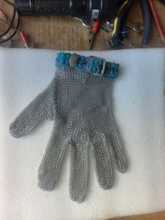 Luvas de protecção em malha inox p/ cortes de alto risco.
