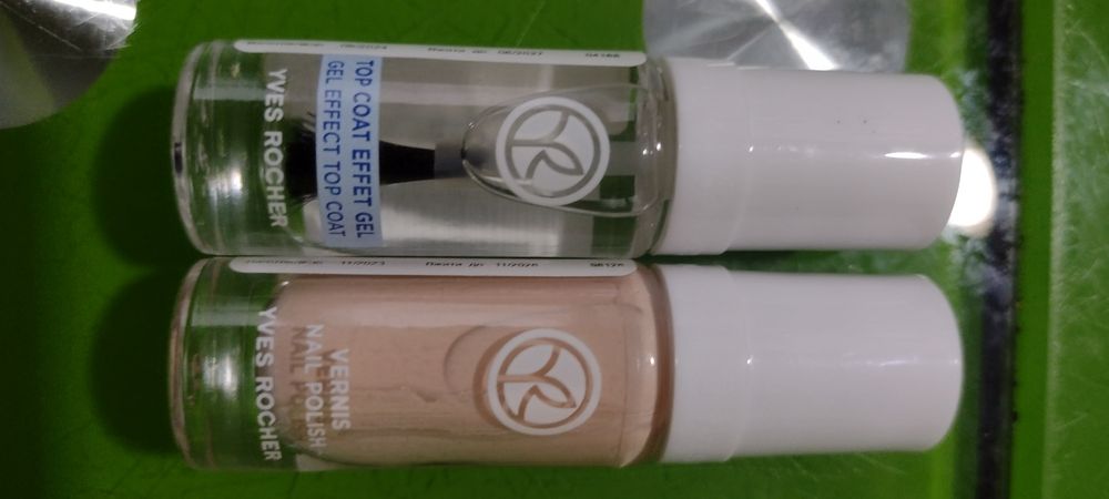 Ів Роше гель-топ и лак для нігтів.