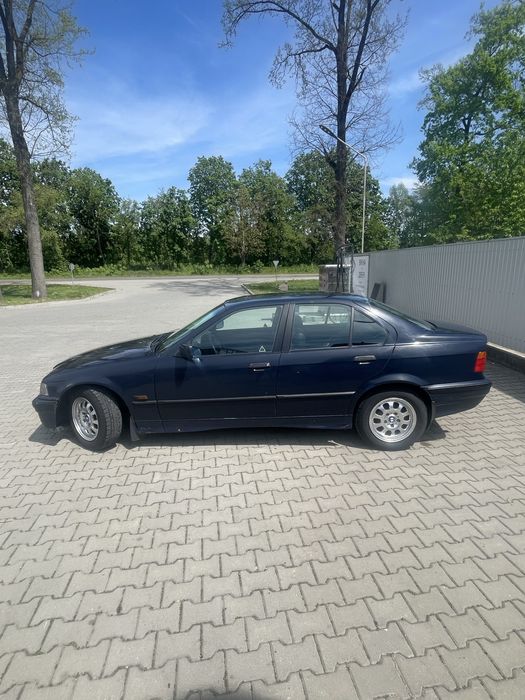 Продам BMW e36 1.8 бенз