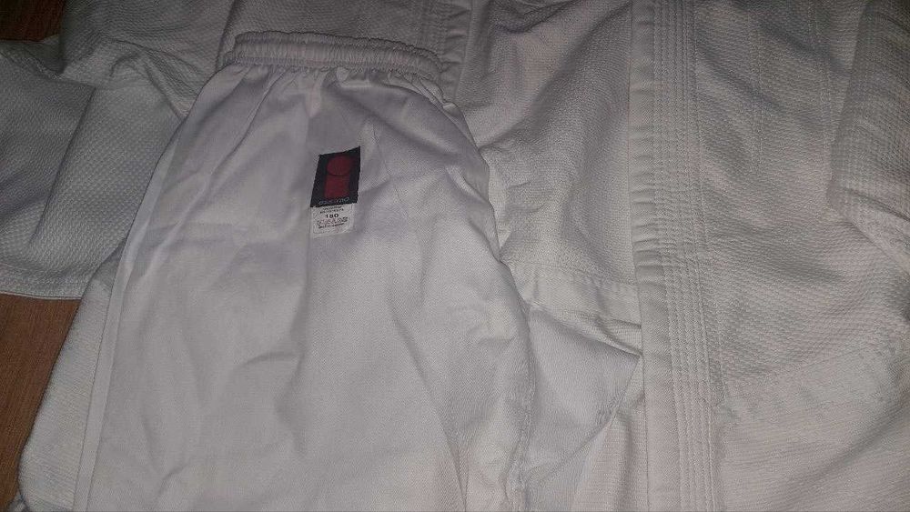 Нове кімоно Essimo для дзюдо, розмір 180