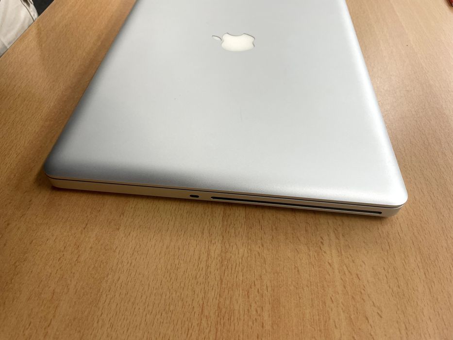 Apple Macbook Pro 17 2011