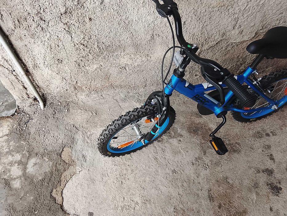 Bicicleta de criança, sapatilhas de criança