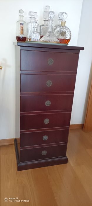 Móvel Garrafeira cerejeira