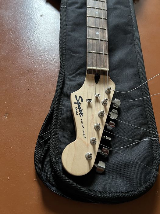 Электрогитара електрогітара  SQUIER BULLET STRAT