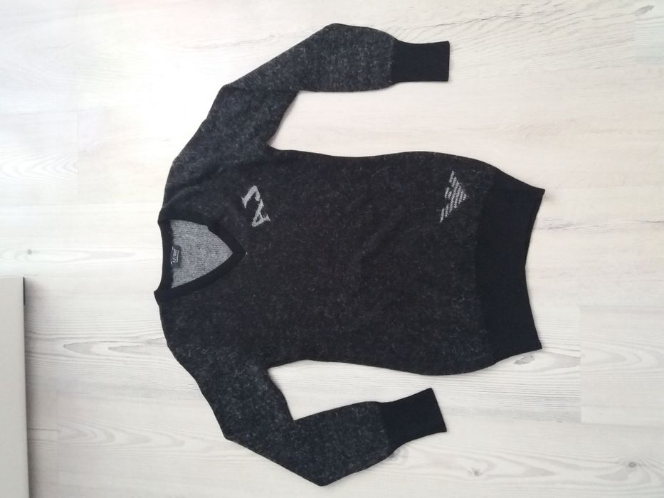 AJ Armani sweter