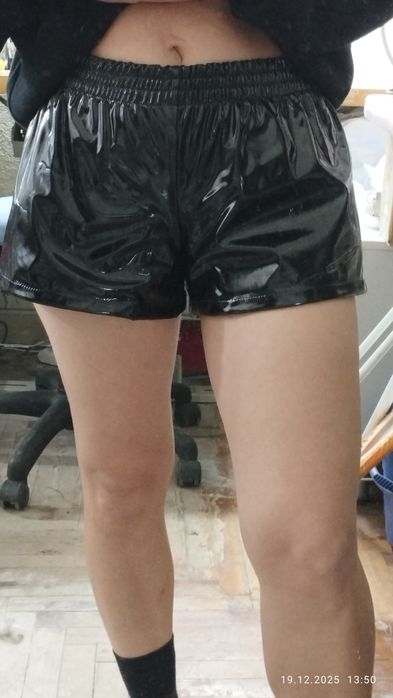 Шорты лаковые 350