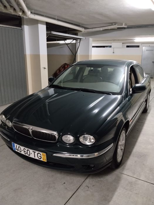 Jaguar X-Type (03/2002) – Elegância Clássica e Conforto