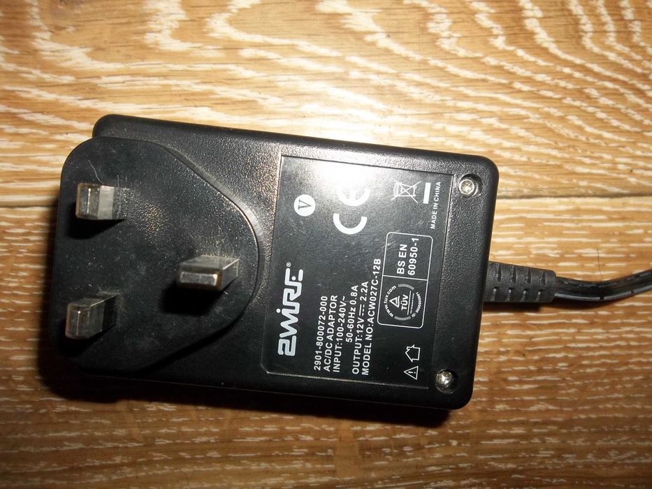 Блоки питания 12 v .английская вилка. Дешево.