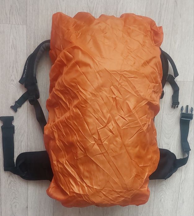 Рюкзак б/у спортивный FORCLAZ 50L, с дождевиком.