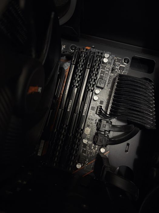 Озу Corsair DDR4, комплект 16 (2×8) ГБ