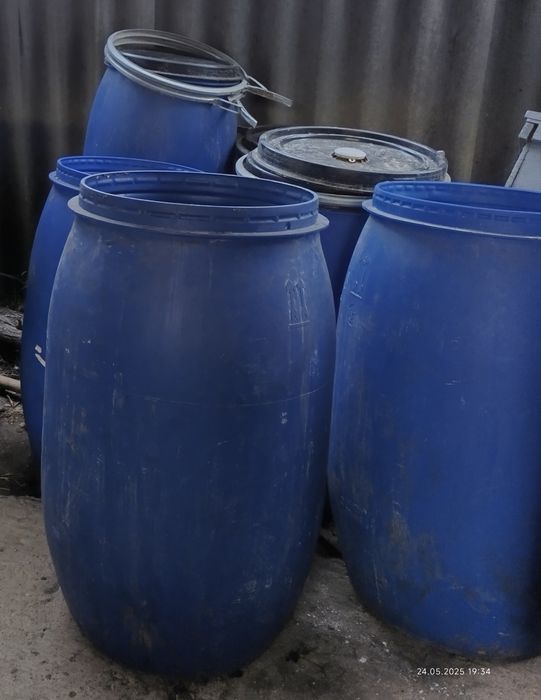 Бочки пластикові.Срочно.