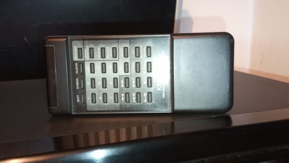 Leitor de Cd's kenwood com comando.