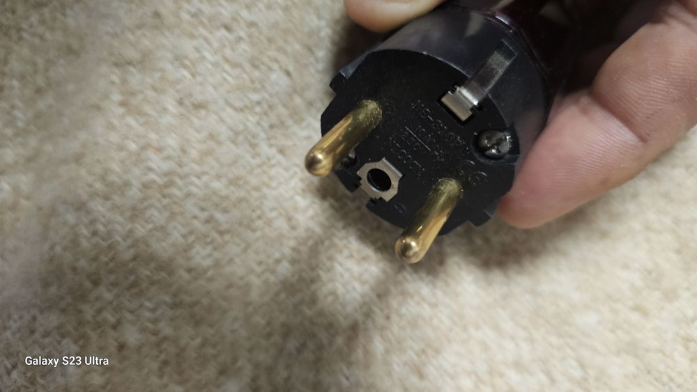 фирм Сетевые  Разьемы  WATTGATE(390i+350auevo) и OYAIDE P 079e(вилка)