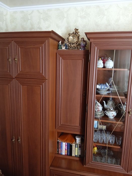 Продам стінку у вітальню у гарному стані