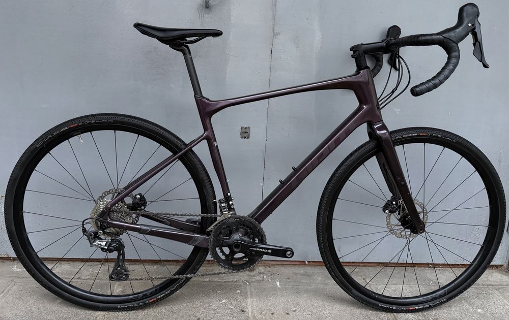 Карбоновий гравійний велосипед Giant Revolt, розмір L, Shimano GRX 810