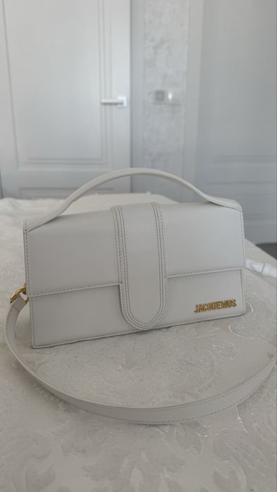 Сумка Jacquemus Le Grand Bambino белая