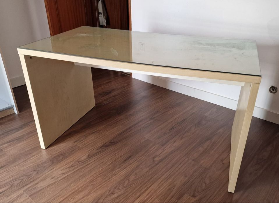 Secretária com tampo