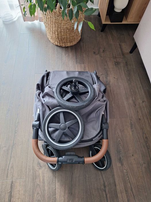 Wózek Petite&mars Royal | Używany | Bogate wyposażenie + akcesoria