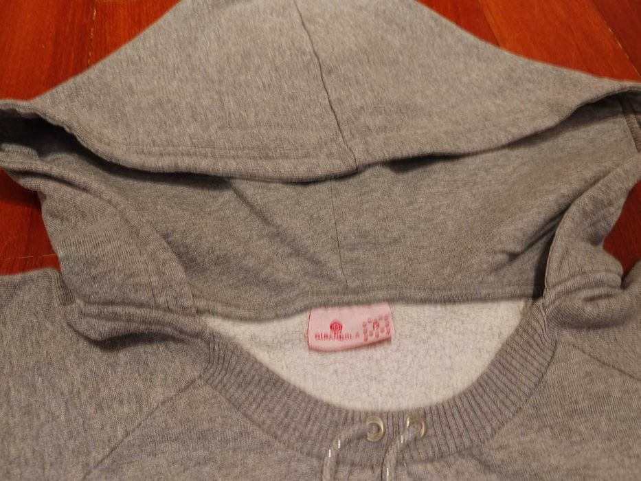 Camisola com capuz cardada da Girandola. Nova.