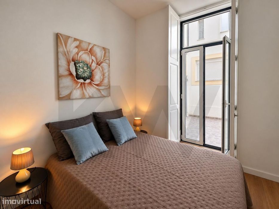 Apartamento T2 Renovado com Terraço de 20 m2 | Penha de França | Lisbo