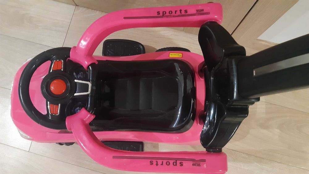 Pchacz jeździk Mercedes różowy