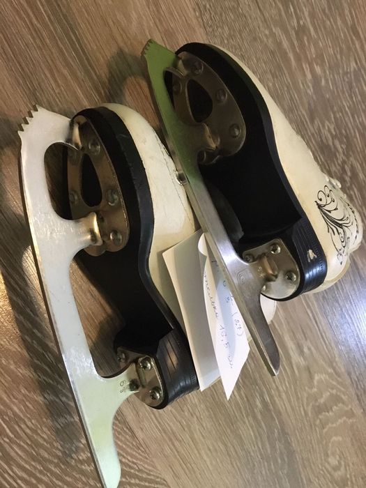 Коньки для фигурного катания