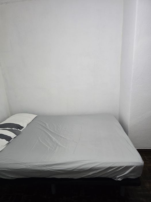 Alugo quarto (solteiro" a")