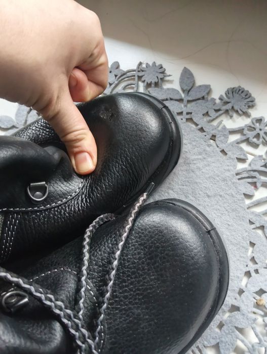 Buty robocze 44 za kostkę.