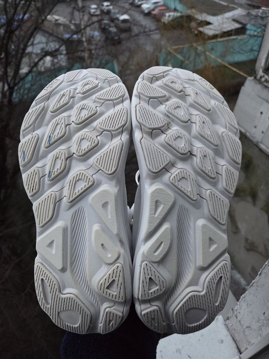 41р Hoka Clifton 9 жіночі кросівки