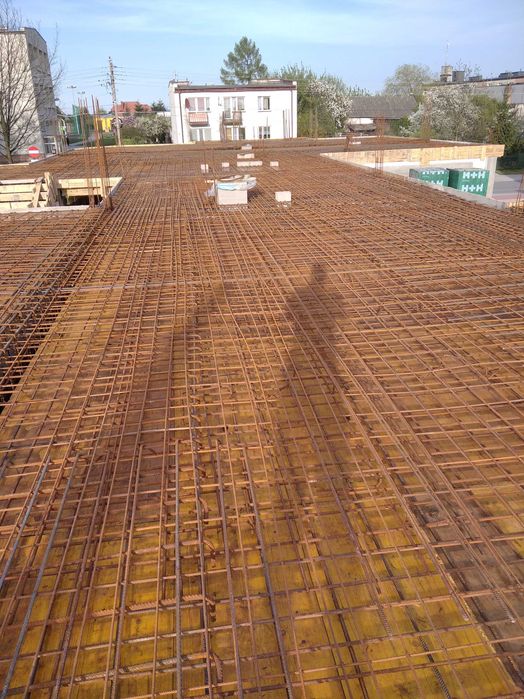 Deski strop stęple stemple stojaki dźwigary