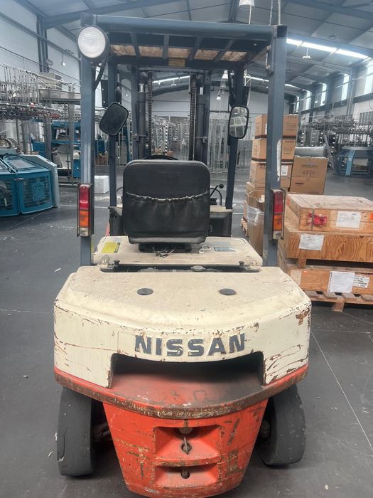 Empilhador Nissan 2toneladas