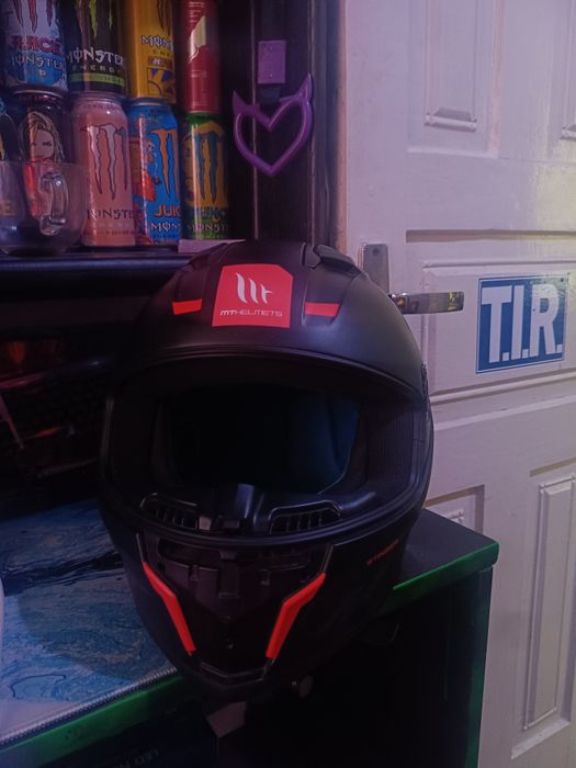 Продам шлем спорт MT HELMETS