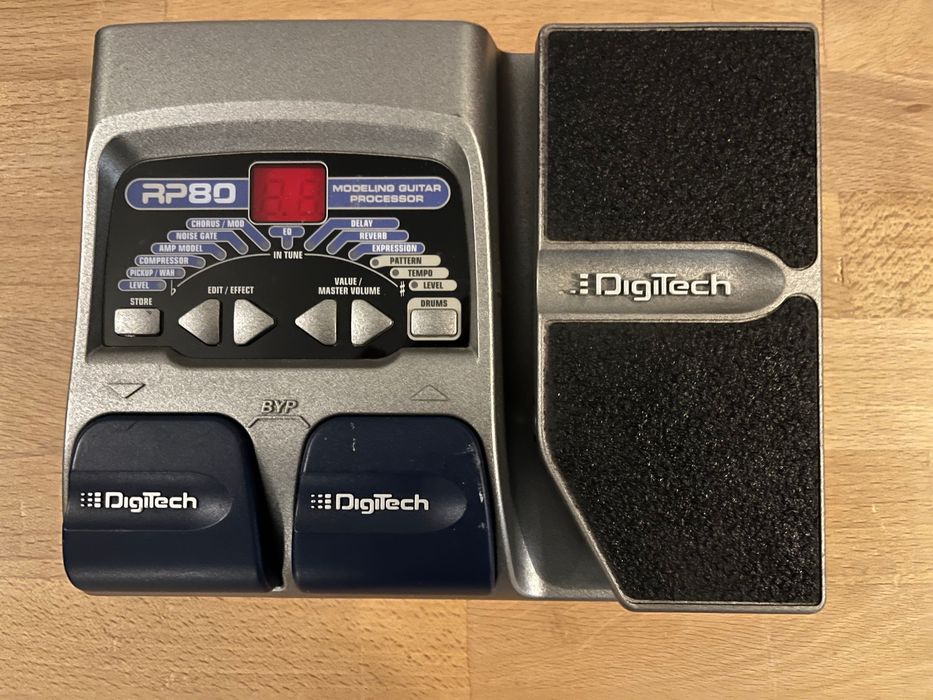 Pedaleira multi efeitos Degitech RP 80