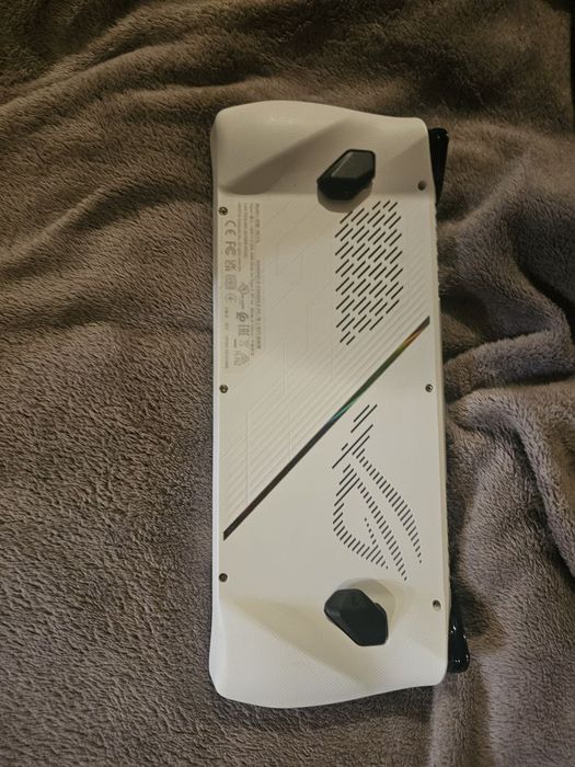 Портативна ігрова консоль Asus Rog Ally
Продаю портативну ігрову консо
