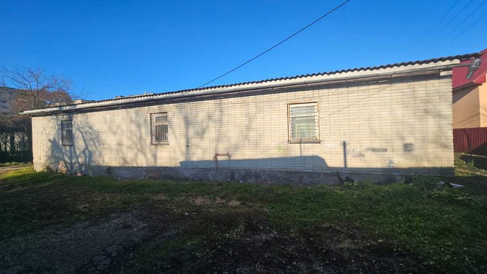 магазин "Спорттовари" заг  пл  352,9 кв.м.  м.Броди вул.Гончарська,9А