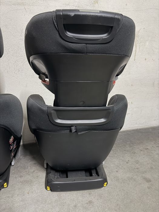 3 Cadeiras Auto Maxi-Cosi / Bébé Confort 15-36 kg com ISOFIX