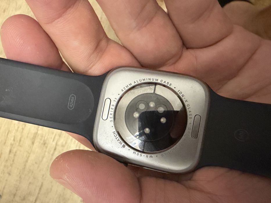 Apple Watch Series 11 (GPS + Cellular) 42mm