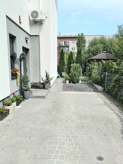Sprzedam mieszkanie-piętro domu z 2021r