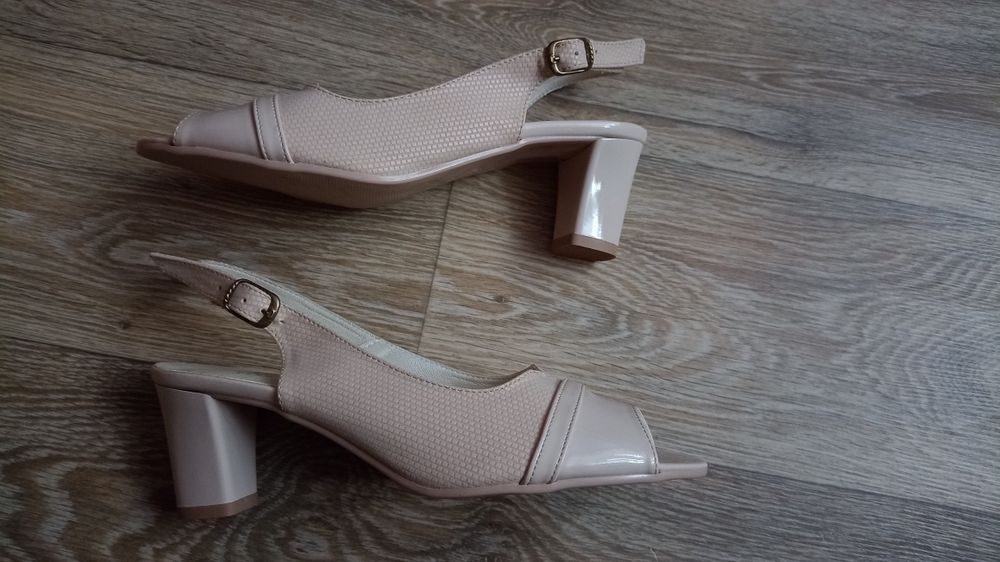 Sandały 39-40  nowe sandałki