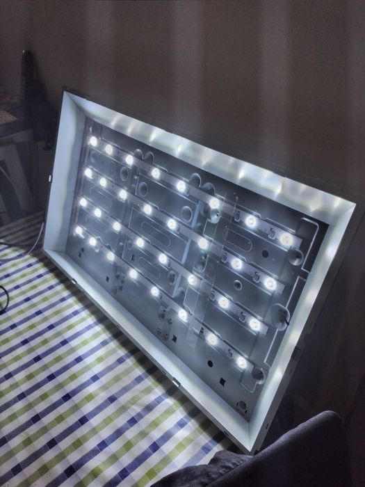 Vendo conjunto de barras leds completo para tv Samsung  UE32EH4000