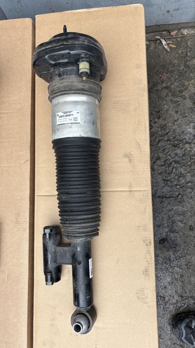 Задня права Пневмо стійка бмв G11 G12 LCI