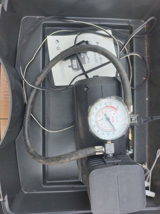 Bomba de ar  com ligação ao isqueiro do carro