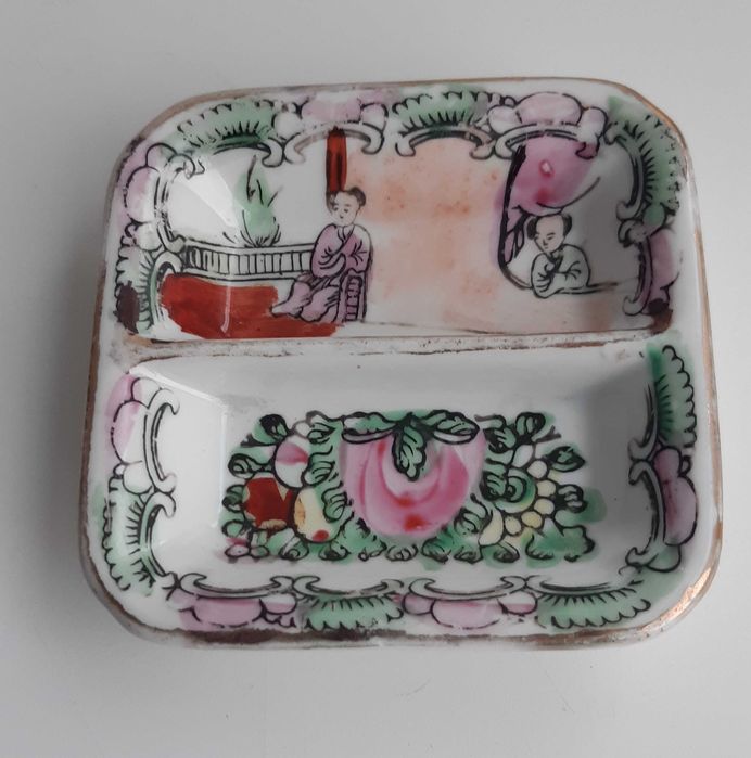 Duas Tacinhas Antigas em Porcelana Oriental