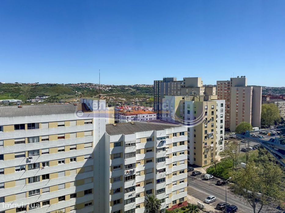 Apartamento T3 em Loures (LXLR042)
