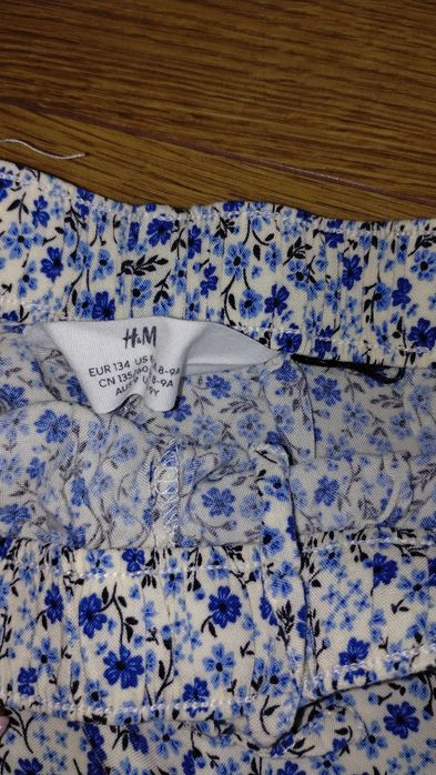Sprzedam letnie, zwiewne spodnie H&M r. 134.