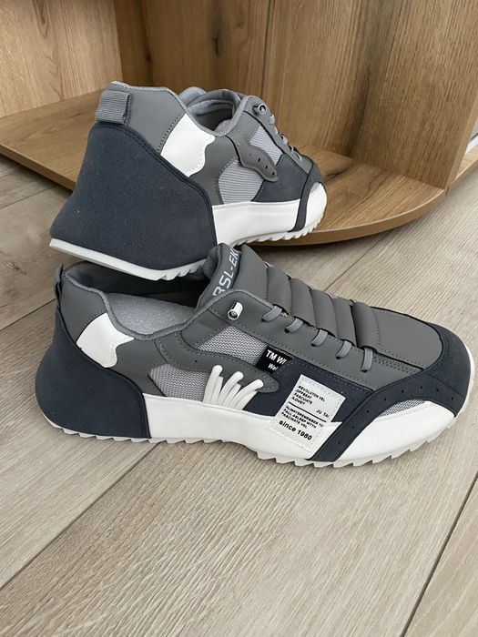 Кросівки 44 розмір