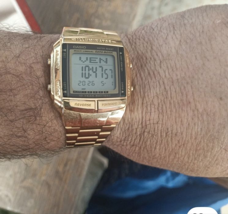 Relogio casio dourado
