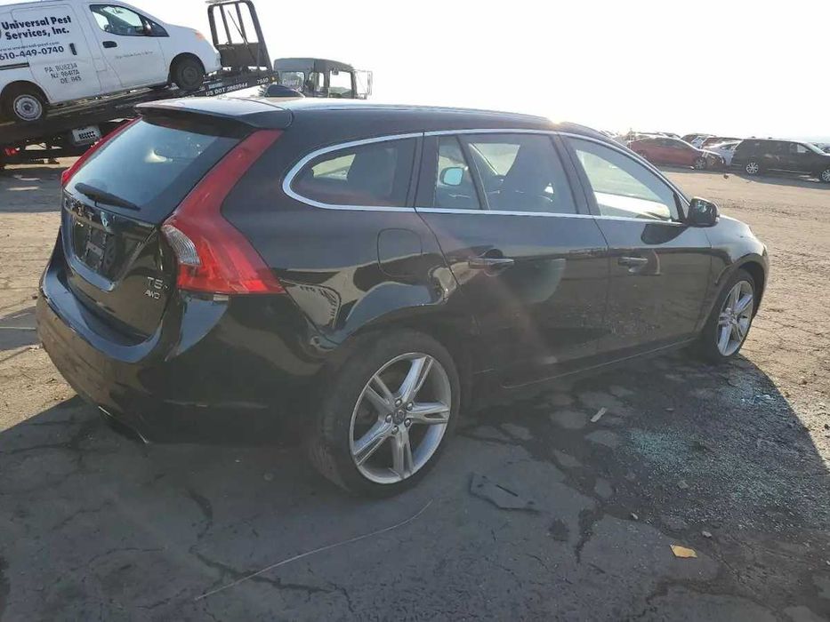 Капот та інше Volvo V60 розборка