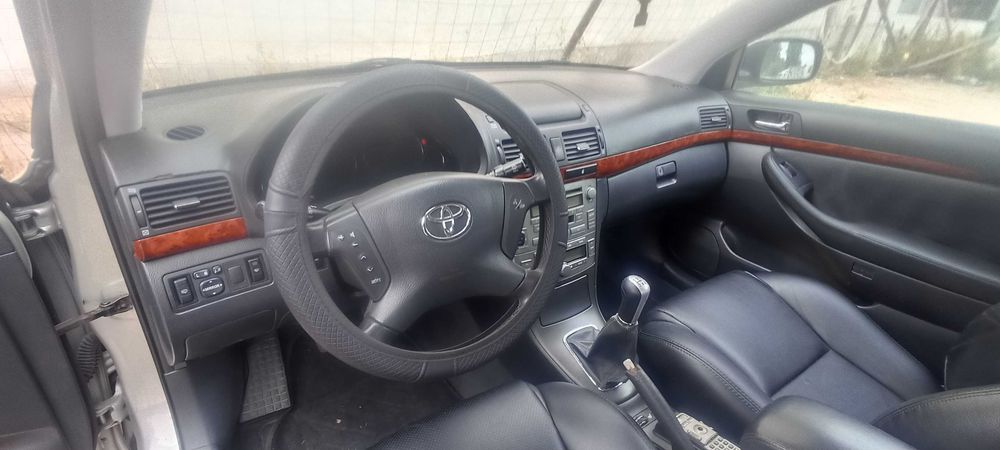 Toyota Avensis 2.0D T25 ano 2003 com 230kms