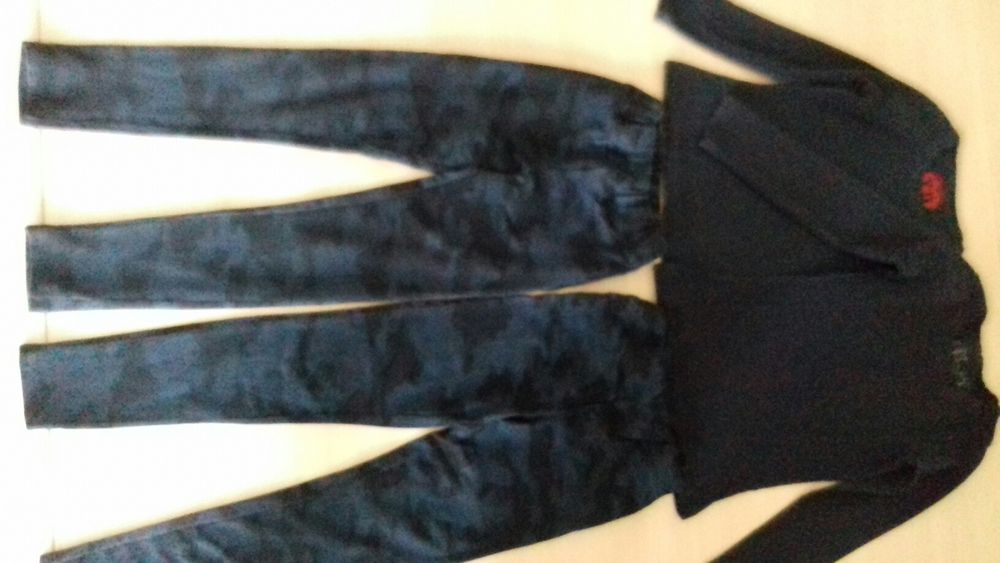 Spodnie moro dla bliźniaczek r. 134 +bluzki